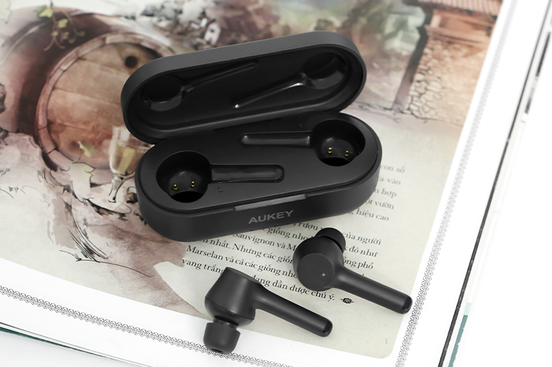 Tai nghe Aukey khá gọn nhẹ để bạn có thể mang theo bên mình